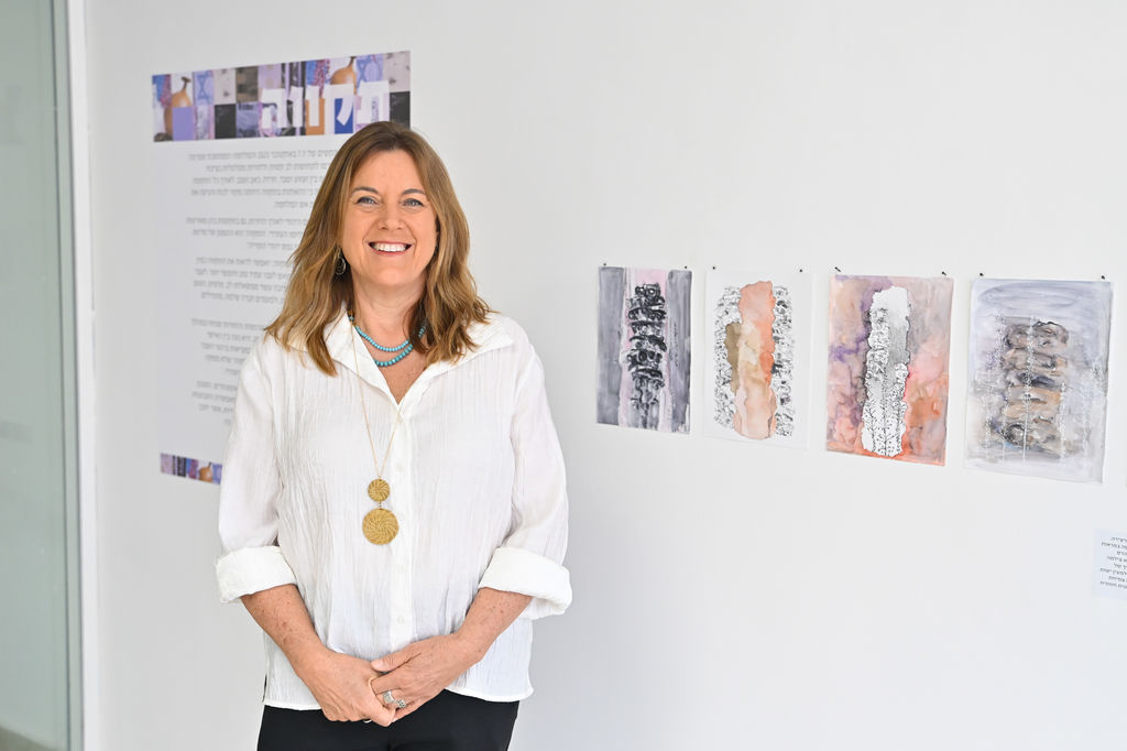 עוצרת התערוכה 'תקווה' עינת קליפלד