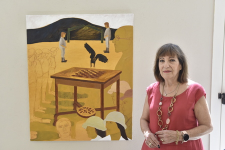 האמנית ליאורה קוריס, בפתיחת התערוכה 'מיתולוגיה'