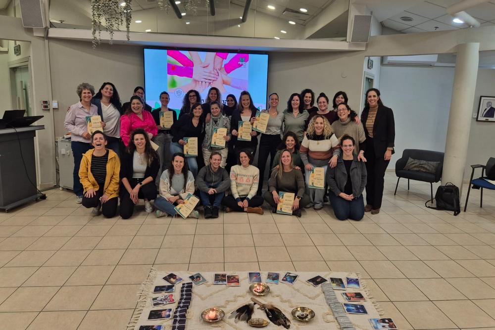 תמונה קבוצתית של מסיימות ההכשרה