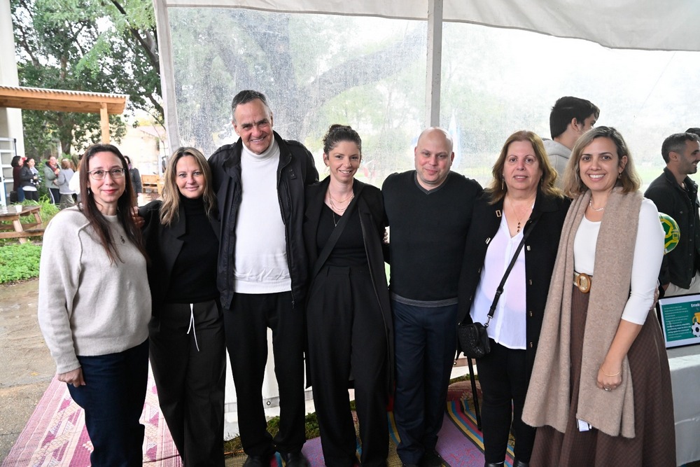 ראשת המועצה, מנהלת אגף החינוך ונציגי משפחת רוטמן  בביקור בבית ספר העמק