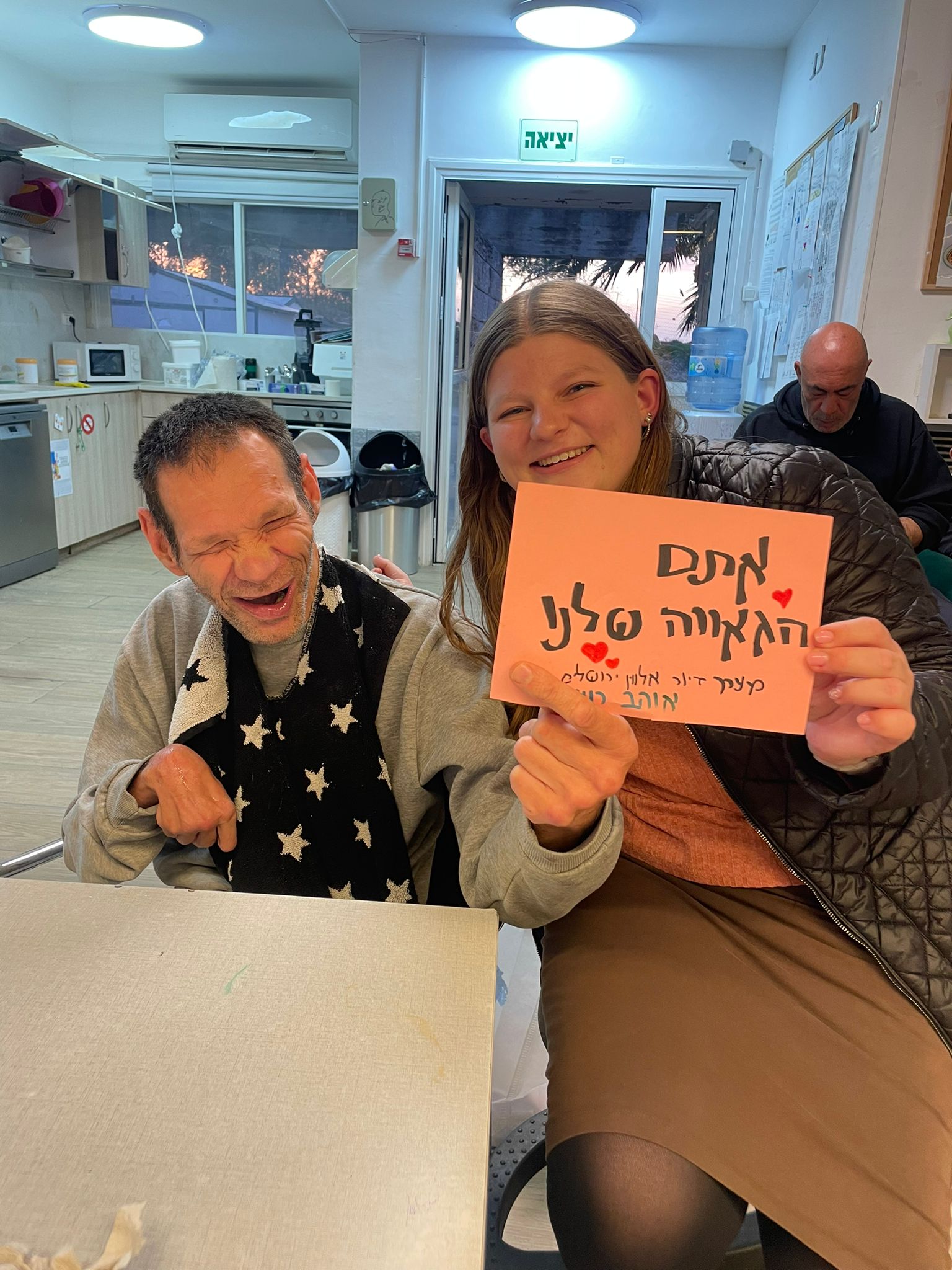 צביעה ושלטים של דיירי מערך הדיור במקלטים