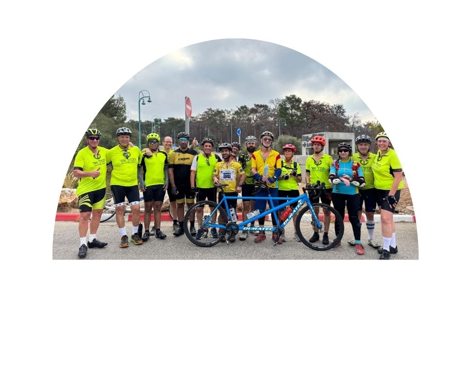 בתמונה רוכבי הכביש טנדם של מגדל אור 